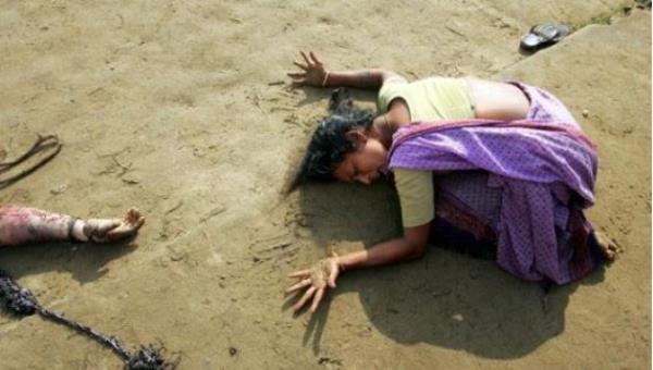 <p><b>Tsunami'den Sonra (Arko Datta):</b></p>   Hint Okyanusunda gerekleen Tsunami sonrasnda ekilen bu fotoraf ile Arko Datta, 2004 Dnya Basn Fotoraf yarmasnda 1. olmutu.