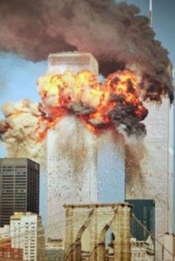 <p><b>kiz Kulelerin k (Steve Ludlum):</b></p>   11 Eyll saldrsn daha iyi anlatabilen bir fotoraf olabilir mi?