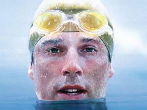 <b>Buz adam:</b> Lewis Gordon Pugh Dnyann drt bir yannda insanlar, ldrc souklara meydan okuyor. Buz adam lakapl Pugh, eksi 1.8 derecedeki suda yaklak 19 dakika kalarak tarihe geti.