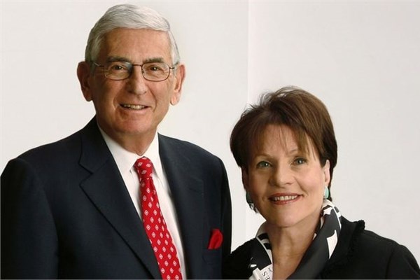 <p><b>6. Eli - Edythe Broad</b></p>  376 milyon dolar