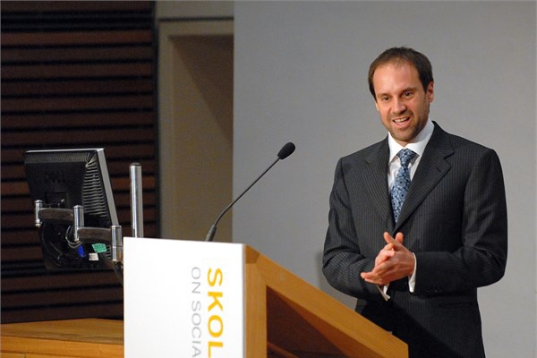 <p><b>28. Jeffrey Skoll</b></p>  50.4 milyon dolar