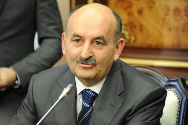 <p><b>Salk Bakan Mehmet Mezzinolu</b></p>   9 Ocak 1955 (58 yanda)