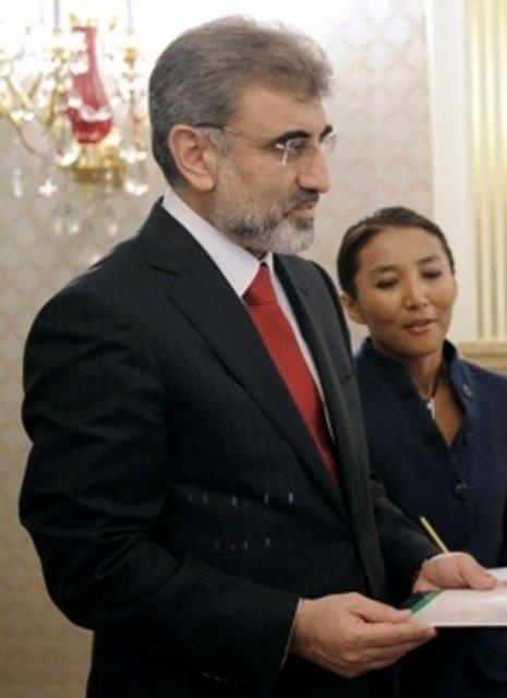 <p><b>Enerji ve Tabii Kaynaklar Bakan Taner Yldz</b></p>   3 Nisan 1962 (51 yanda)