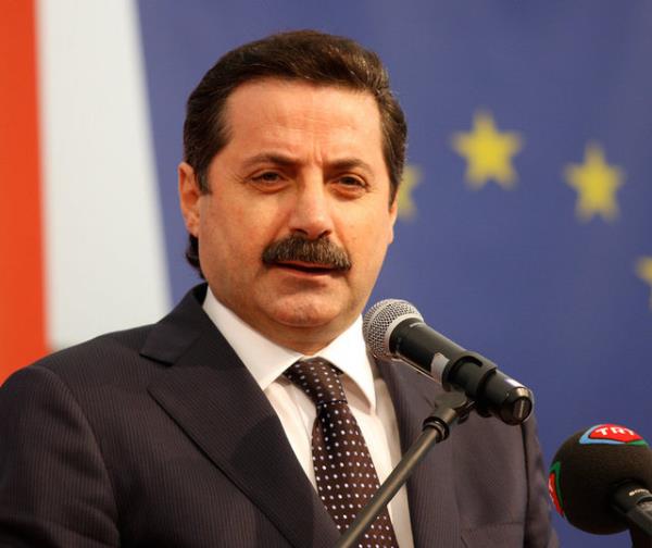 <p><b>alma ve Sosyal Gvenlik Bakan Faruk elik</b></p>   17 Ocak 1956 (57 yanda)