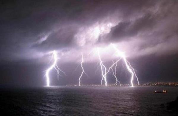 Dnya'ya 360 yldrm arpyor