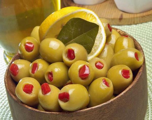 Zeytin ve zeytinya aslnda ok ifaldr fakat ok fazla tketildiinde ba arsna neden olabilir