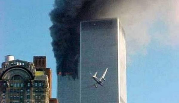 <p><b>11 EYLL' AMERKA KEND YAPTI:</b></p>   Telegraph Gazetesi'nin derledii en nl komplolarn ilki 11 Eyll'le ilgili... Saldrnn El Kaide tarafndan gerekletirildii dorulanm ve defalarca tekrarlanm olsa da, komplo teorisi retenlere gre, bu saldr Amerika tarafndan Orta Dou?ya saldrmak ve petrollere eriim salamak iin bahane yaratma amal dzenlenmiti.