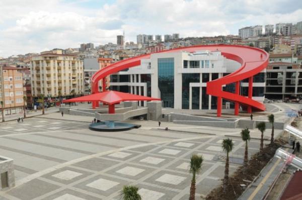 Canik Belediyesi’nin 21. y�zy�l�n temel dinamiklerinden bilgi ve teknolojiyi kulland���n� ifade eden Ba�kan Osman Gen�, “21. y�zy�l, bilgi �a��. Dolay�s�yla bilgiyi do�ru y�netenler kazanacak. Bilgiyi do�ru y�neten �ehirler, �lkeler �ne ��kacak. Biz bu �a�da bilgiyi ve teknolojiyi kullanan bir belediyelik anlay��� in�a edersek hem milletimizin hayat�n� kolayla�t�raca��z hem de �ehrin geli�imine katk� sa�layaca��z. �l�emizdeki kurumsal, kentsel, k�lt�rel d�n���m� yeni anlay���m�z olan ak�ll� belediyecilikle �ekillendiriyoruz.” dedi.