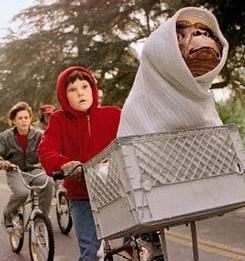 <p><b>E.T.</b></p>    Ynetmen: Steven Spielberg (1982)