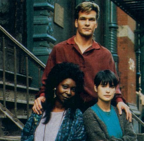 Demi Moore'un uluslararas alanda hret kazand filmin kadrosunda nl oyuncunun yansra Patrick Swayze ve Whoopi Goldberg de yer alyor.