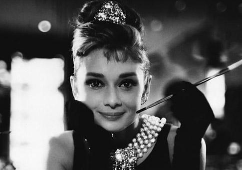 <p><b>BREAKFAST AT TIFFANY'S ( TIFFANY'DE KAHVALTI)</b></p>    Ynetmen: Blake Edwards (1961)