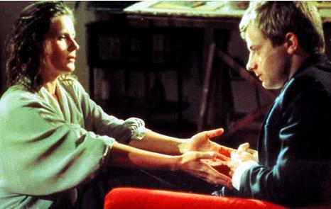 <p><b>KROTKI FLM O MLOSC (AK ZERNE KK BR FLM)</b></p>    Ynetmen: Krzysztof Kieslowski (1988)