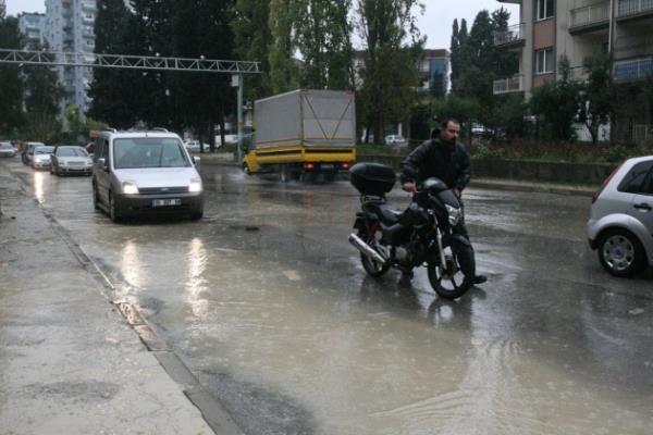 Yamur yayor, seller akyor, Bykehir Belediyesi zmir'e nerden bakyor? <b>@Sercaneskisarac</b>