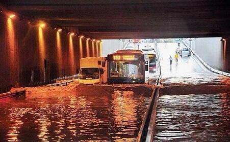 bu resim, birka gn evvelinde, marmaray da su sznts eklinde kan yalan haber yapanlara gelsin <b>@nesetsari</b>