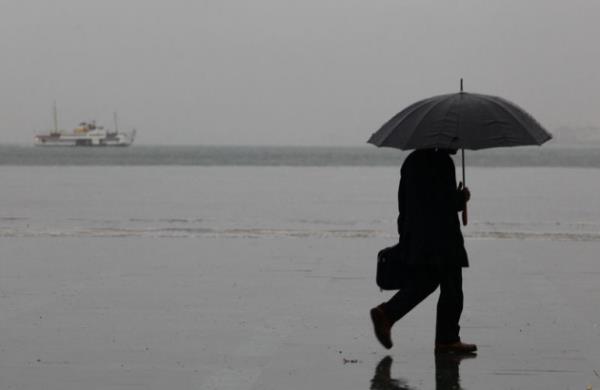 Konak'tan Karabalar'a dzgn otobs almazken, yamurlu havalarda gemiye ihtiya duymak ok zc. AZ KALDI <b>@smsener</b>