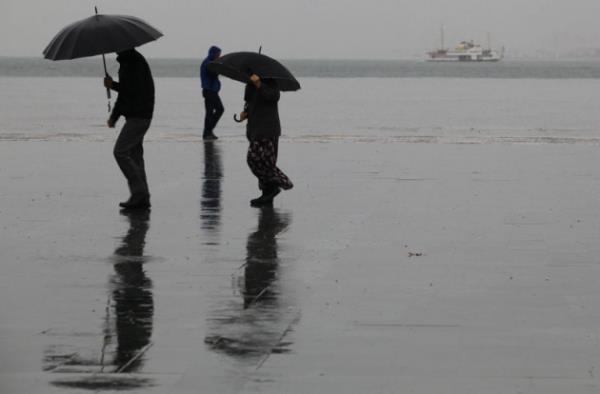 CHP'nin lgn projesi twitter'da gndem oldu kanal manal yok arabalar suyun iinde yzdryoruz :D <b>@theozkan</b>