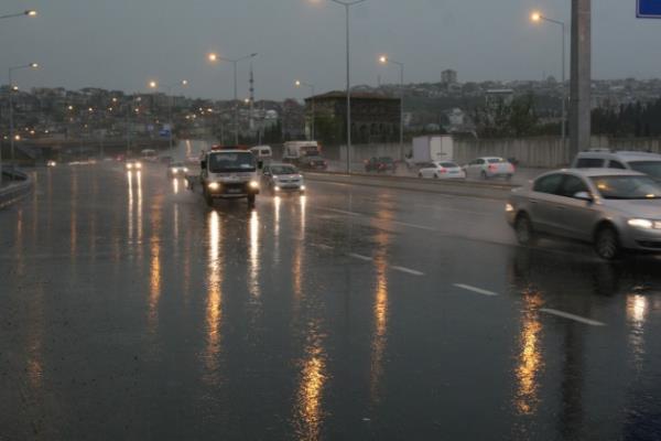 CHP u zmir'i ynetti yneteli, kentin yz glmedi. Bir kova su bile kenti yutuyor. <b>@taflan_52</b>