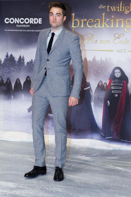 <p><b>Robert Pattinson - Dior Homme</b></p>   Twilight hayranlar yeni sezonda Robert Pattison ile Dior Homme ibirliine ok sevindi.