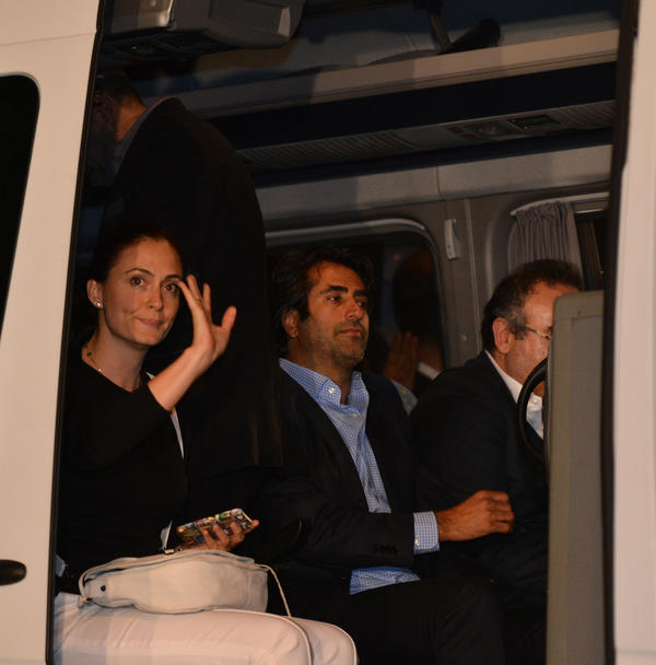 Ba�bakan Recep Tayyip Erdo�an, Gezi Park� ile ilgili yapt��� g�r��meler �er�evesinde 8 sanat�� ile Taksim Dayan��ma'dan baz� ki�ileri kabul etti. Kabule sanat��lar Ceyda D�venci ve Mahsun K�rm�z�g�l de kat�ld�.