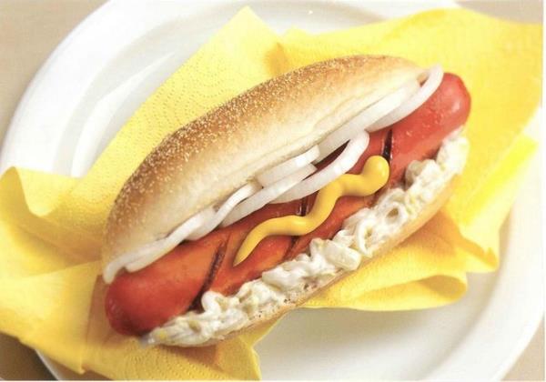 1. SOSS: Akademi, 10 yandan kk ocuklardaki boulma olaylarnn yzde 17'sinin sosisten kaynaklandn, sosisli sandviin uyaryla satlmas gerektiini sylyor