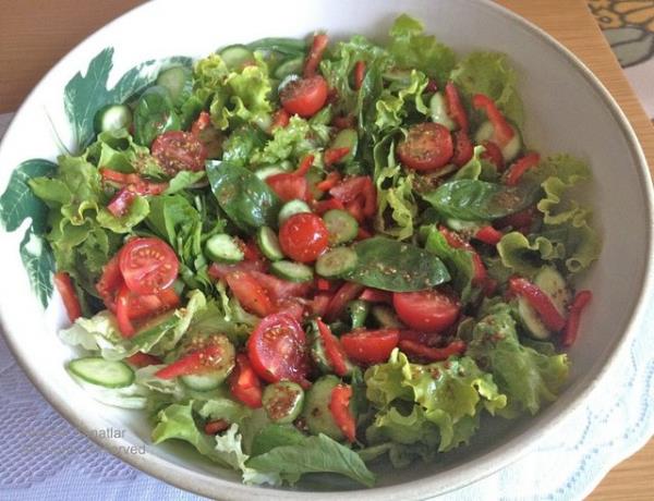 5. YELLK: Ispanak, roka, marul, lahana, kvrck salata gibi yeilliklerin iyi ykanmamas barsak bakterilerine davetiye karyor.