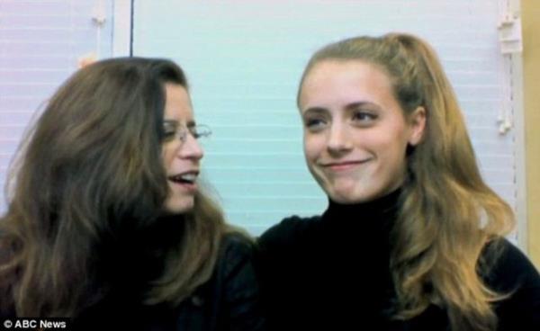 Anne Rebecca 'fotoraf ilk grdmde kalp krizi geirmek zereydim' dese de Samantha katld bir televizyon programnda bu oyunlarna devam edeceini syledi.