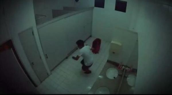 Daha sonra bavul, ierisine yerletirilen uzaktan kumandal ara sayesinde kurbanlarn zerine doru hareket ediyor.