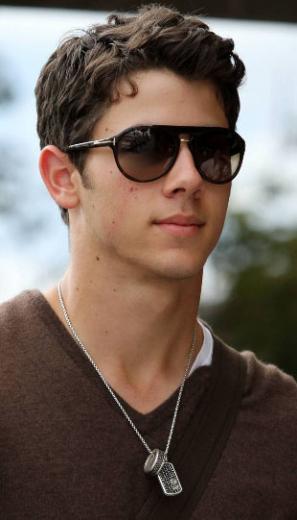 Gen yldz dzenli ve srekli olarak tedavisini srdryor.