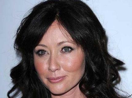 Shannen Doherty de Crohn hastal denilen bir hastala sahip. Kronik ve iltihab bir barsaz hastal olan Crohn, tm sindirim sistemini etkiliyor. Bazen hastann yaam kalitesini de olumsuz etkiliyor.