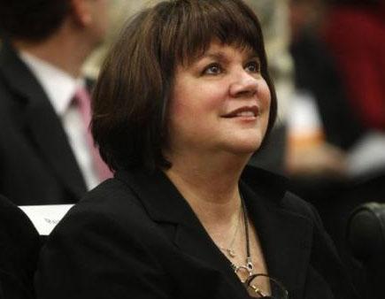 Bir dneme sesiyle damgasn vuran nl arkc Linda Ronstadt, Parkinson hastalna yakalandn aklamt bir sre nce.