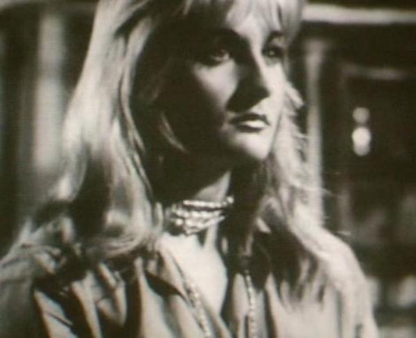 Hatta baba yadigar evi satp kt kanaat yaamaya balad. Ondan geriye Yal Gzler, Garipler Adas, Basmac Gzeli, Kadifeden Kesesi, Hicran Yaras, adr Gl'nn de bulunduu ok sayda film kald. Bir de trajik bir yaam yks