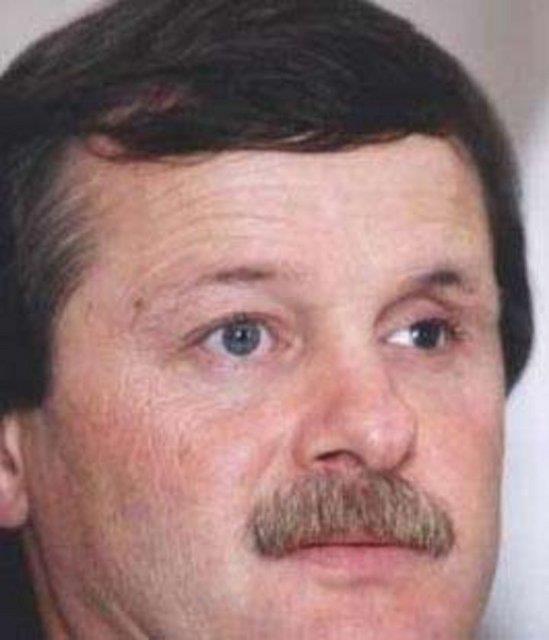 1959 doumlu mercik ya da gerek adyla mer Dnmez, 4 yanda kamera karsna geti. 60'l ve 70'li yllarda 40'a yakn filmde oynad. Ama pek ok ocuk yldzn kaderinden farkl olmad onunki de. Bydke poplerliini kaybetti. 17 yandayken geirdii talihsiz bir kaza nedeniyle de sol gzn. Ksacas onun iin "film bitti". Sonra bir sre bfecilik, taksicilik yapt. Zeynep Deirmenciolu'nun emlak ofisinde alt. imdi 50'li yalarna merdiven dayayan mercik, kinci Bahar dizisinde bir kuruyemiiyi canlandrd. Artk, eski parlak gnlerinin ok uzanda bir yaam srdryor.