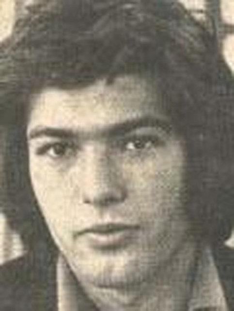 Hem oyunculuk yapyordu hem de mankenlik ve foto modellik. Bebek yzyle tm gen kzlarn gzdesiydi. Ayn zamanda ok da iyi para kazanyordu... Otellerin kral dairelerinde kalabiliyordu.