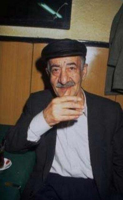 Sonraki yllarda evirdii filmlerle rolleri byyen Hazinses, Trk sinemasnn unutulmaz komedi sanatlar arasna girmeyi baard. Hazinses, oyunculuunun yan sra gfte ve beste almalar da yapt. Son yllarnda sefaletin kucanda olan sanat, Gztepe Semiha akir Huzurevi'ndeydi. 2002'nin austos aynda hayata gzlerini yalnzlk iinde yumdu.