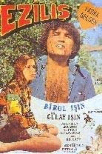 15 Mays 1944'te Mersin'de dnyaya gelen In'n filmlere konu olacak bir yaam yks var. Kk yata ailesini yitirince akrabalarnn yannda kalan In sinemayla Adana'ya ekim iin giden bir film ekibi sayesinde tant. Grdklerinen etkilenince film yldz olmak iin 1958 ylnda stanbul'a geldi. Hem de yaya olarak. Henz 15 yanda olan In, soluu Beyolu'nda bir otelde ald. stanbul'a geliinin hemen ertesi gn bir film irketinin kapsnda bekleyip sete giden bir minibse gizlice bindi. Bu deneyim onun sinemann bysne iyice kaplmasna yol at. 1968 ylnda Trkiye'de ilk yerli fotoroman yaynlayan Birol In, Elzili ve Dirili gibi filmleri ynetti.