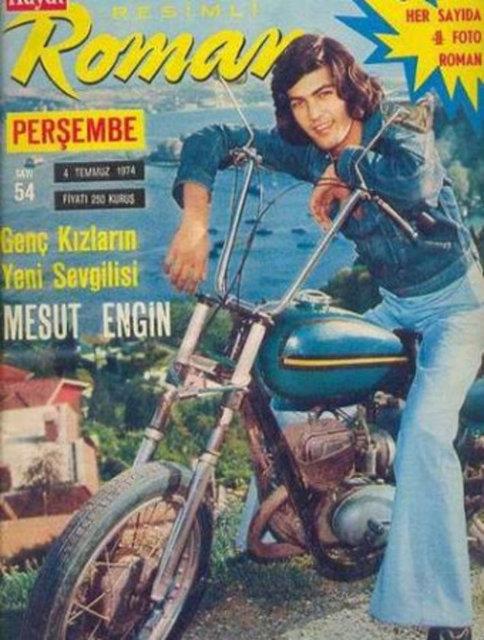 Mesut Engin Ses Dergisi'nin dzenledii gzellik yarmasnda Kral seilip Yeilam'a adm att. O yllarda tm gen kzlarn hayallerini sslyordu.