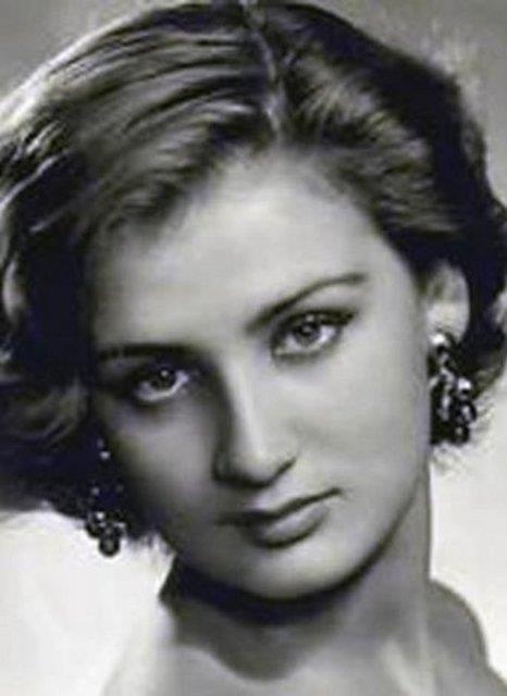 "Zamannda byk bir hayranlkla izlemitim" dedii Tekgl'n mezarn yaptrma sz verdi Ergn