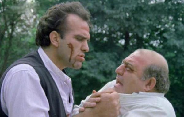 Kirasn deyemedii iin, evinden karlmt. Belli ki, o souk gecede snabilecek tek bir dost kaps da yoktu.