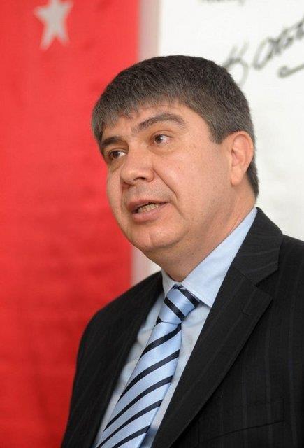 Ayn zamanda milletvekili olan Genel Bakan yardmclarndan Menderes Trel'in Antalya,