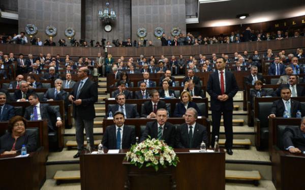 Babakan Erdoan bakanlnda almalarn yrten AK Parti aday belirleme st kurulu, partinin yola devam edecei ve yeniden aday gsterecei mevcut bykehir belediye bakanlarn belirledi.