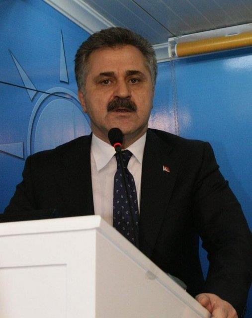 Bu dnem stanbul'dan seilen Enver Ylmaz ile ileri eski Bakan dris Naim ahin arasndaki yara, eski milletvekillerinden Eyp Fatsa'nn da dahil olduu belirtiliyor.