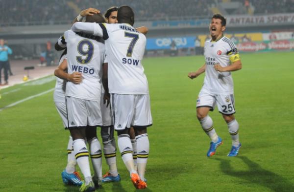 Fenerbahe yine son dakikada gol atp kazannca Galatasarayllar