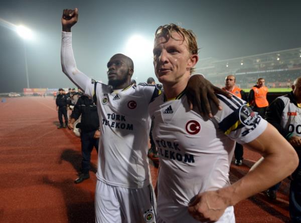 1-1'e yataym dersin dk. 70'de zamana oynamaya alrsn. Emenike soldan alr 2 kiiyi halaya balar Sow'a brakr, gerisi malum