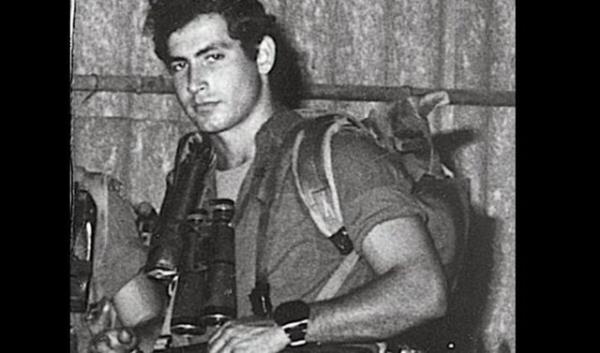 <p><b>Benjamin Netanyahu, srail Babakan</b></p>    Netenyahu daha 20 bile olmadan srail Savunma Kuvvetleri'nde greve balad. Aralarnda izotoplarnda olduu saysz harekata katlan Netanyahu, 1972 ylnda karlan bir yolcu uan kurtard...