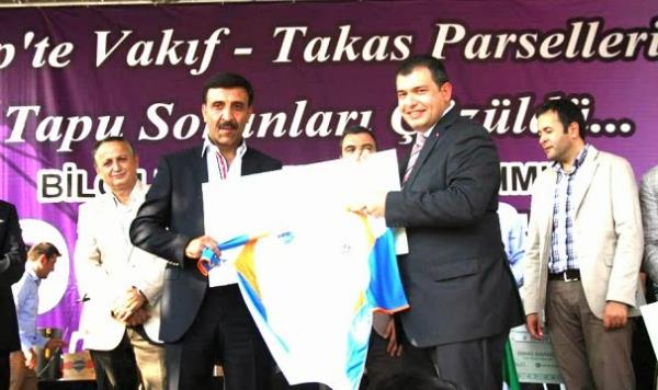 AK Parti'den 17 kiinin talip olduu Eyp'te Temel Baalan ismi ok konuulsa da en gl aday olarak yine Gaziosmanpaa'daki gibi aday aday olmayan bir isim ne kyor. AK Parti Eyp le Bakan Sekin Turan...