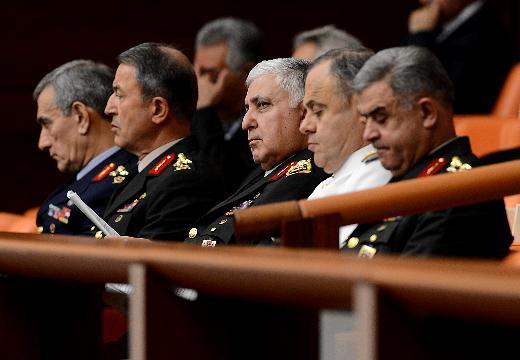 <p><b>Kuvvet Komutan</b></p>    50 YIL: 9.949,62 TL  <p>25 YIL KRAMYE:93.799,03 </p>  30 YIL KRAMYE: 112.558,84