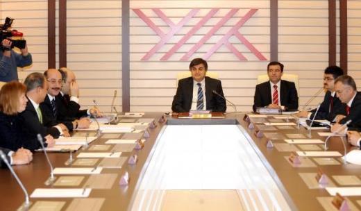 <p><b>Yksek retim Yrtme Ve Denetleme Kurul yeleri</b></p>    25 YIL 4.328,12  <p>26 YIL 4.363,47</p>  27 YIL 4.398,81  <p>28 YIL 4.434,16</p>  29 YIL 4.469,51  <p>30 YIL 4.504,85</p>  31 YIL 4.540,20  <p>32 YIL 4.575,55</p>  33 YIL 4.610,89  <p>34 YIL 4.646,24</p>  35 YIL 4.681,59  <p>40 YIL 4.858,32</p>  45 YIL 5.035,05  <p>50 YIL -</p>  25 YIL KRAMYE 84.968,07  <p>30 YIL KRAMYE 101.961,68</p>