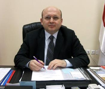 <p><b>SEYFETTN KALAY KMDR?</b></p>    1968'de Bartn'da dodu. Doktor; Ankara niversitesi Tp Fakltesi'ni bitirdi. Nevehir Devlet Hastanesi'nde uzman doktor olarak grev yapt. Bir dnem Nevehir'Krehir Tabip Odas Bakanl ve Nevehir Tabip Odas Onur Kurulu yeliinde bulundu. Bartn Devlet Hastanesi Bahekimlik grevini yrtt. Orta dzeyde ngilizce ve Arapa bilen Kalay, evli ve 2 ocuk babasdr.