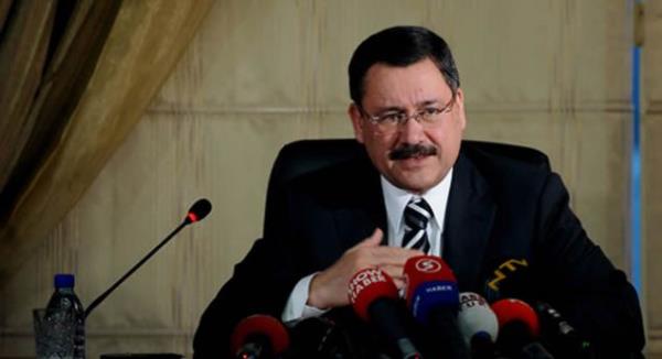 2 yl, 3 ay milletvekillii yapan Gkek, 1994 ylnda milletvekillii devam ederken Refah Partisi'nden Ankara Bykehir Belediye Bakanl'na aday oldu. 1994 Trkiye seimlerinde 6.500 oy farkla bykehir belediye bakanln kazand.