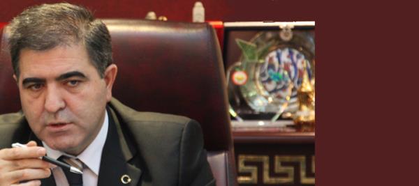 <p><b>CAFER ZDEMR KMDR?</b></p>    1967 ylnda Yozgat Yerky'de dodu. lkokulu kynde tamamladktan sonra girdii devlet parasz yatl retmen okulu snavlarn kazanarak Manisa Salihli Lisesi'ne kayt yaptrd. Salihli Lisesi'nden 1985 ylnda mezun oldu. 1986 ylnda kazand Seluk niversitesi Mhendislik Mimarlk Fakltesi Harita Mhendislii Blm'n 1990 ylnda bitirdi. 2003 ylnda AK Parti ynetim kurulu yesi olarak siyasete atld ve AK Parti Amasya l Bakan Yardmcl yapt. 2004 ylnda mahalli idareler seiminde birinci sradan Amasya Belediyesi Meclis yesi seildi ve 1 Aralk 2008 tarihine kadar Amasya Belediye Bakan Yardmcl grevini srdrd. Bu tarihte grevinden istifa ederek Belediye Bakanl'na aday olan zdemir, 29 Mart 2009 Mahalli dareler Seiminde Amasya Merkezdeki oylarn %40,12 sini alarak Amasya Belediye Bakanl'na seildi. Cafer zdemir evli ve 3 ocuk babasdr.